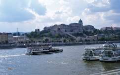 várak és kastélyok budai vár budapest folyó magyarország duna hajó