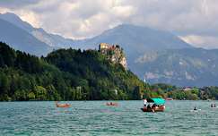 szlovénia tó várak és kastélyok hegy címlapfotó csónak alpok bledi-tó nyár