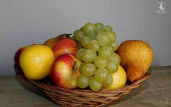 gyümölcskosár csendélet címlapfotó ősz körte szőlő alma gyümölcs