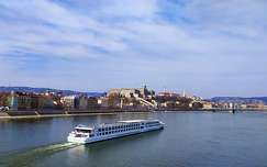 címlapfotó budapest folyó magyarország duna hajó