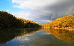 ősz folyó címlapfotó tükröződés