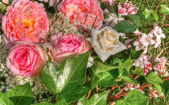borostyán virágcsokor és dekoráció rózsa
