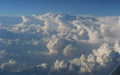 Felhők felett-12000 méter magasban-légifelvétel