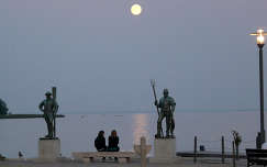 szobor balatonfüred balaton bolygók és holdak tó magyarország