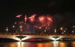 szilveszter híd éjszakai képek tüzijáték szingapúr