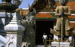 Bangkoki királyi templom udvara