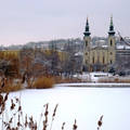 Szt.Imre templom és a Feneketlen tó Budapest XI. ker. Kosztolányi tér