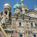 Szentpétervár, templom díszes épűlete és tornyai