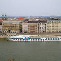 Budapest, horgonyzó hajó a Dunán
