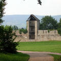 Siklósi Vár - Őrtorony, háttérben: a Tenkes hegy