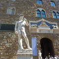 Firenze, a Dávid-szobor és a városháza bejárata