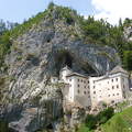 A predjamai barlangvár Postojna mellett, Szlovénia