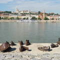 Cipők a Dunaparton