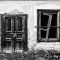 Romos ház, fekete-fehér, vidék, ajtó, ablak