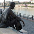 József Attila szobra a Duna partján