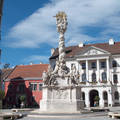 Sopron - Fő tér - Szentháromság szobor - Városi Tanácsháza - bencés vagy Kecske-templom ( épült 1200-1300 között )  fotó: Kőszály