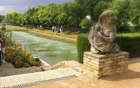 Alcazar kert szoborral, Cordoba, Spanyolország
