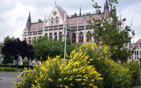 Magyarország, Budapest, Országház - az Akadémia u. felől