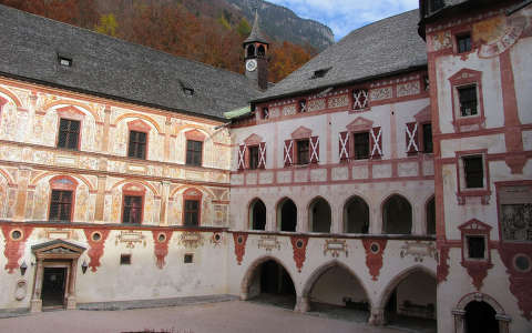Ausztriai kastély udvara