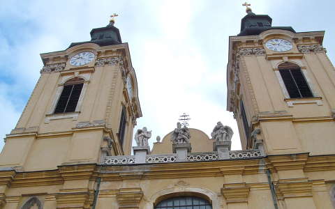 Székesfehérvár - Székesegyház - Bazilika - Koronázási templom. fotó: Kőszály