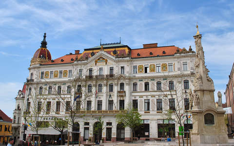 Széchenyi téren álló Megyeháza, Pécs