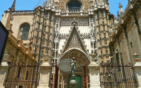 SEVILLA, SPAIN,  LA CATEDRAL. 
        Made by Elly Hartog.