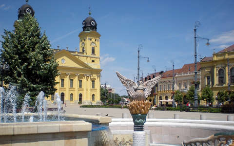 Milleniumi szökőkút Főnixmadárral - Debrecen, Kossuth tér