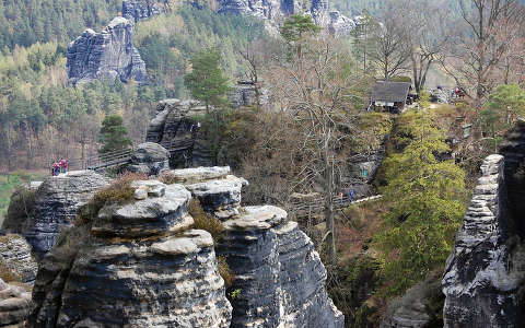 bastei-sziklák kövek és sziklák németország szász-svájc