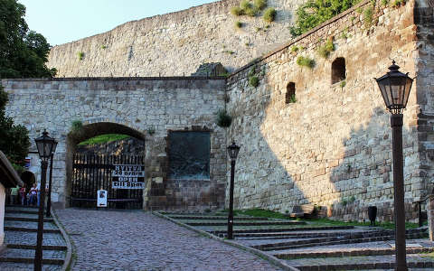 Magyarország, Eger, a vár bejárata