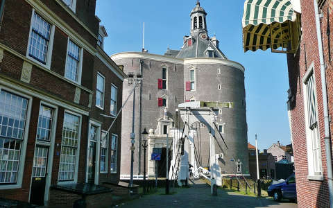 Enkhuizen-Nederland.de Drommedaris.Verdedigings bouwwerk 1540 bij de haven.