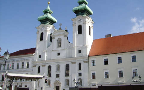 Győr, Széchenyi tér, templom
