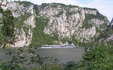 Al-Duna,Kazáni szoros,Szerbiából a román oldal látszik