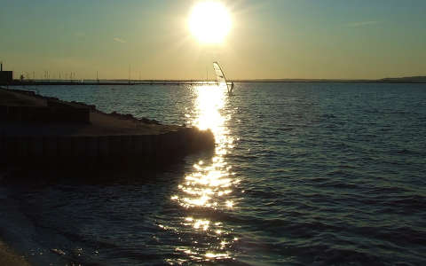 naplemente stég és móló windszörf