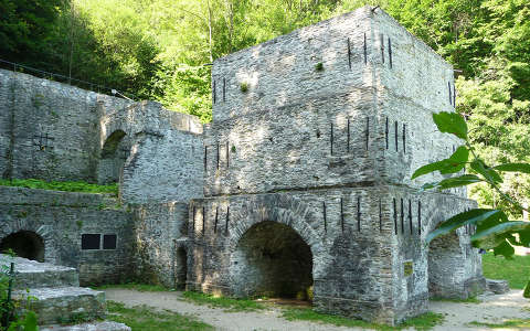 Őskohó Újmassán, Magyarország
