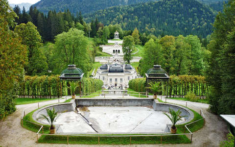 Linderhof kastély parkja Németország