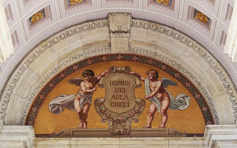 Magyarország, Budapest, Szent István Bazilika, mozaikkép az előcsarnokban