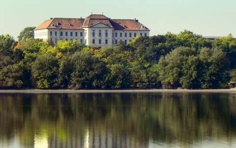 Gimnázium, Tata