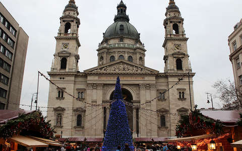 Magyarország, Budapest, Szent István tér, karácsonyi vásár, 2011