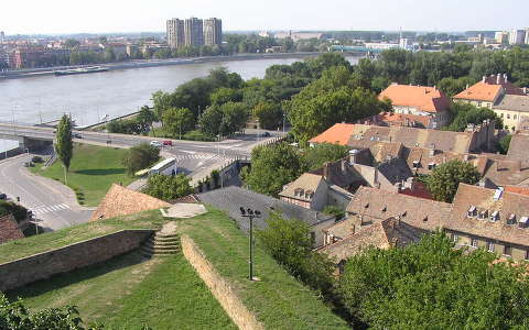 Kilátás a péterváradi várból Novi Sad-ra,Szerbia
