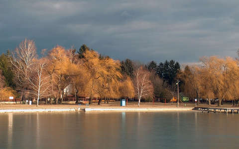 stég és móló tó ősz