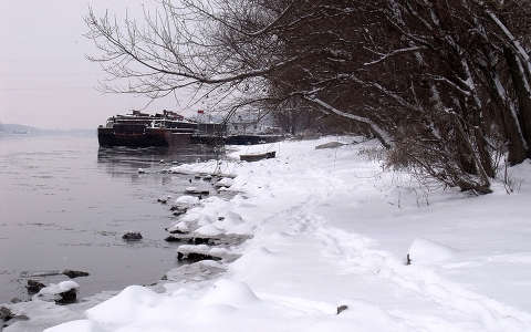 Magyarország, Dunaújváros, Duna-part