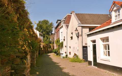 Maastricht, Nederland, Houses along the old city-walls 