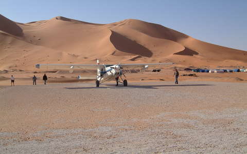 homokdűne repülő sivatag