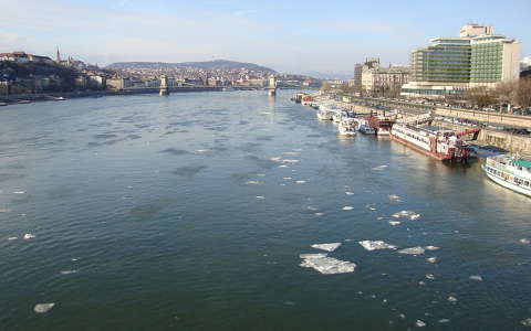 Budapest, látkép az Erzsébet hídról