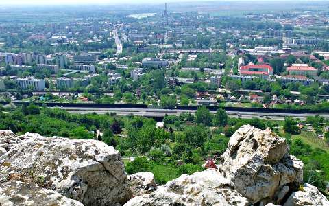 Magyarország, Tatabánya, látkép a Szelim-barlangtól