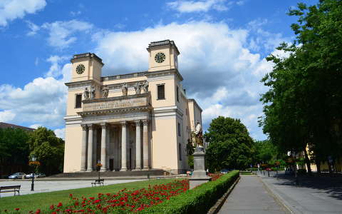 magyarország tér vác óra