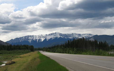 Kanada út a hegyekhez.