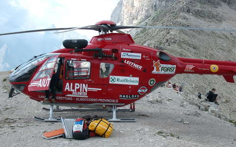 hegyi mentők a Dolomitokban