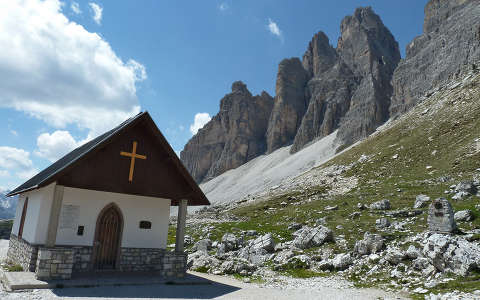 Kápolna a Tre Cime di Lavaredo lábainál, Olaszország