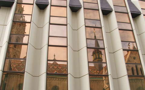 A budavári Mátyás-templom tükörképe